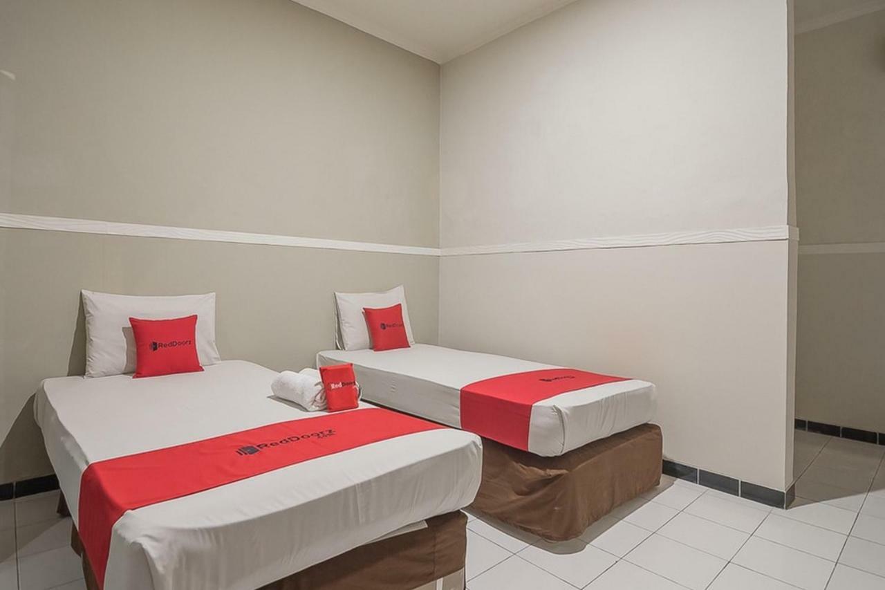 Reddoorz Near Alun Alun Subang Hotel Kültér fotó